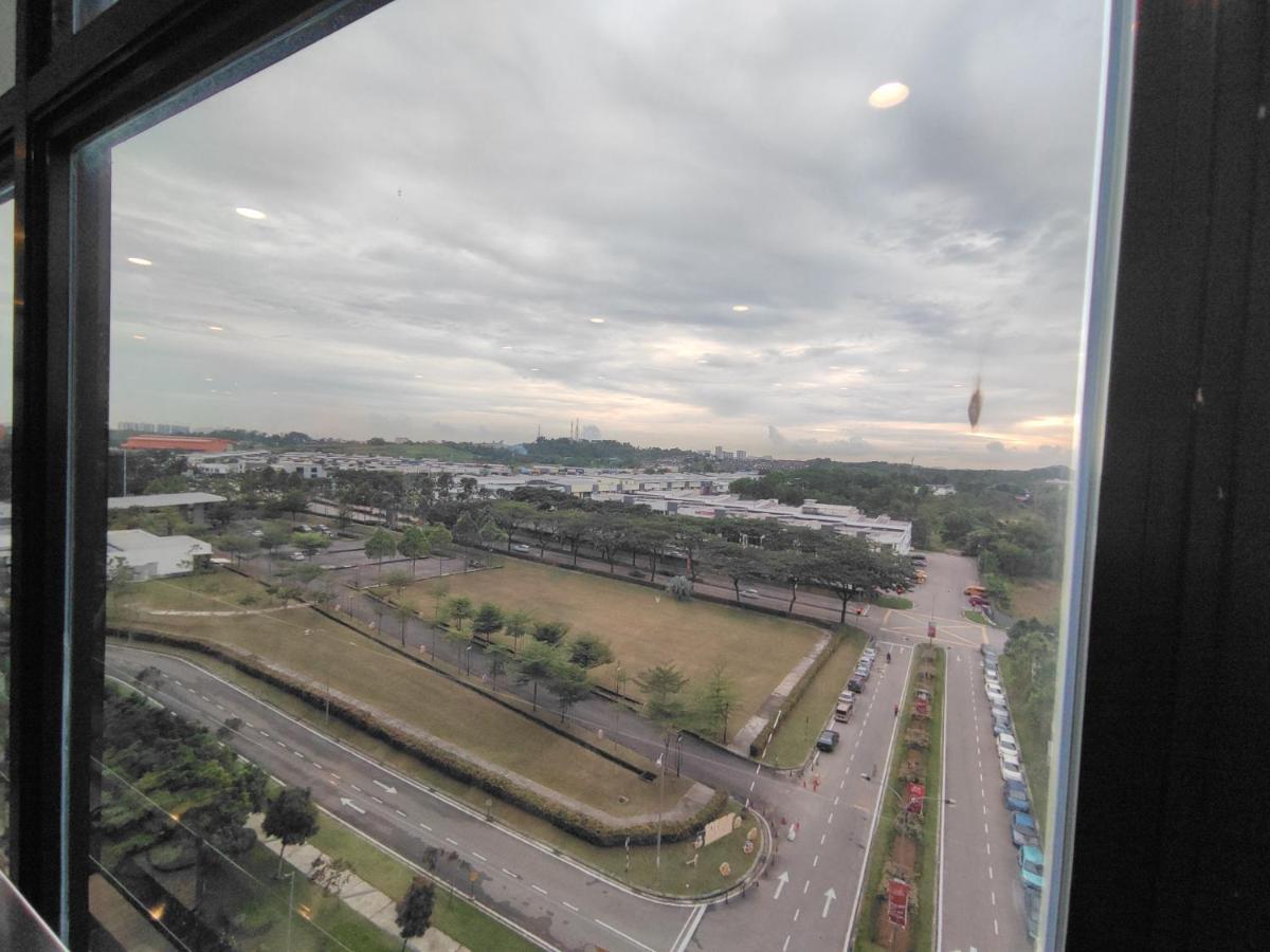 5 Mins To Midvalley Netflix 3bedroom
